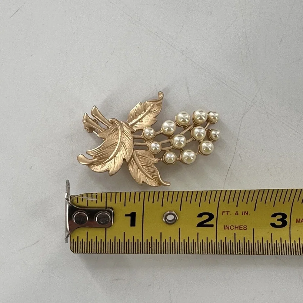 Vintage Gold Tone Faux Pearls BRANCH Shape Pin Brooch‎ Leaves 2